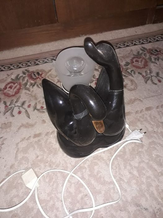 Продам настольную лампу лебеди