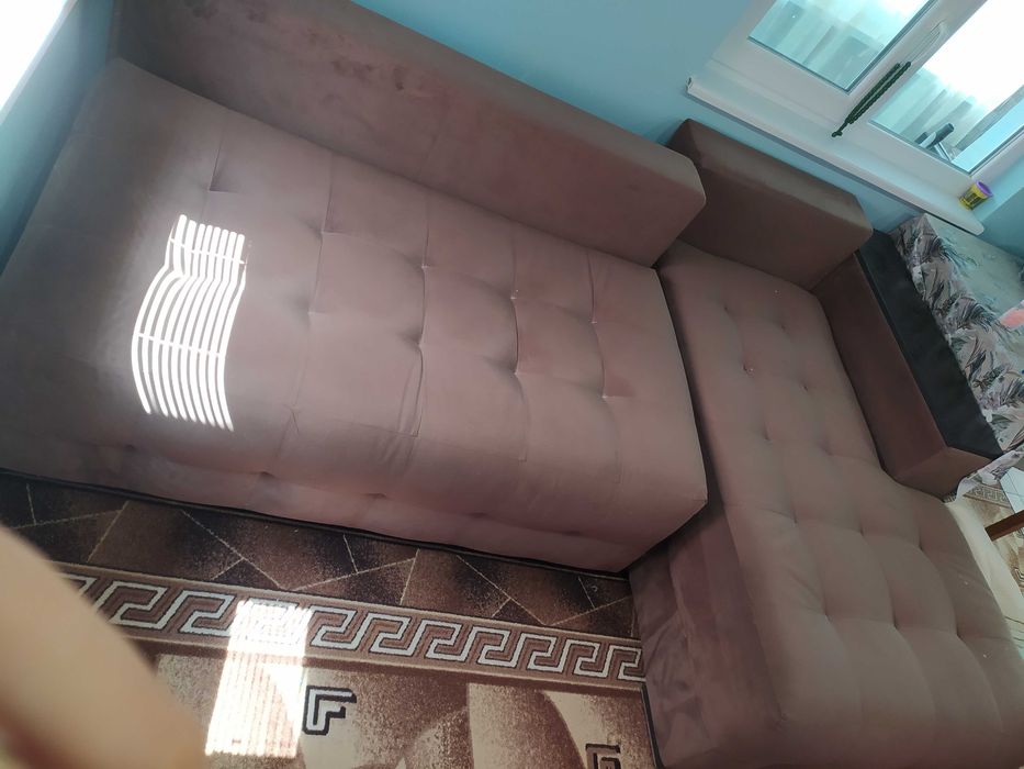 Ъглов, разтегателен диван