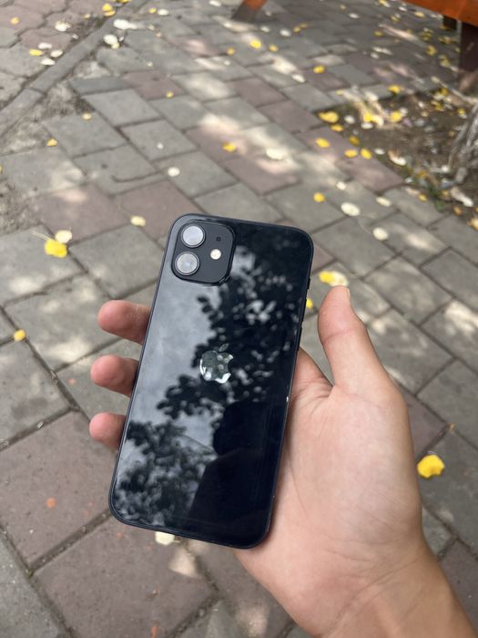 Продам айфон 12