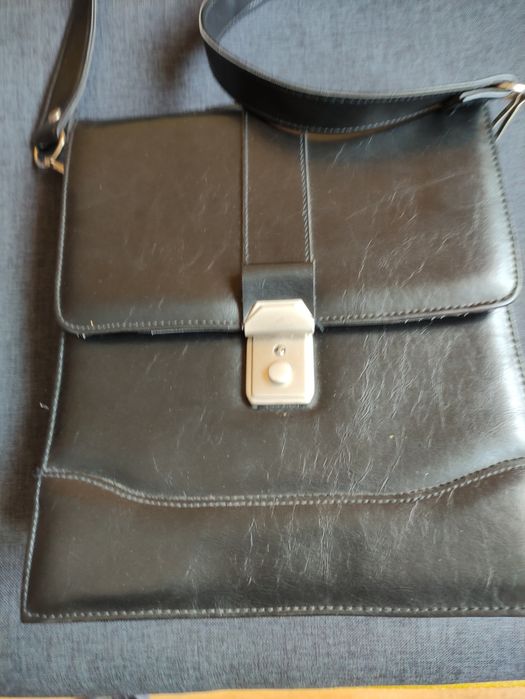 Мъжка чанта през рамо