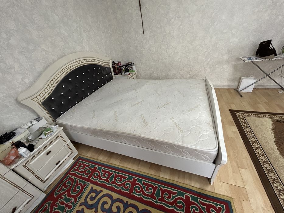 Двух спальный кровать