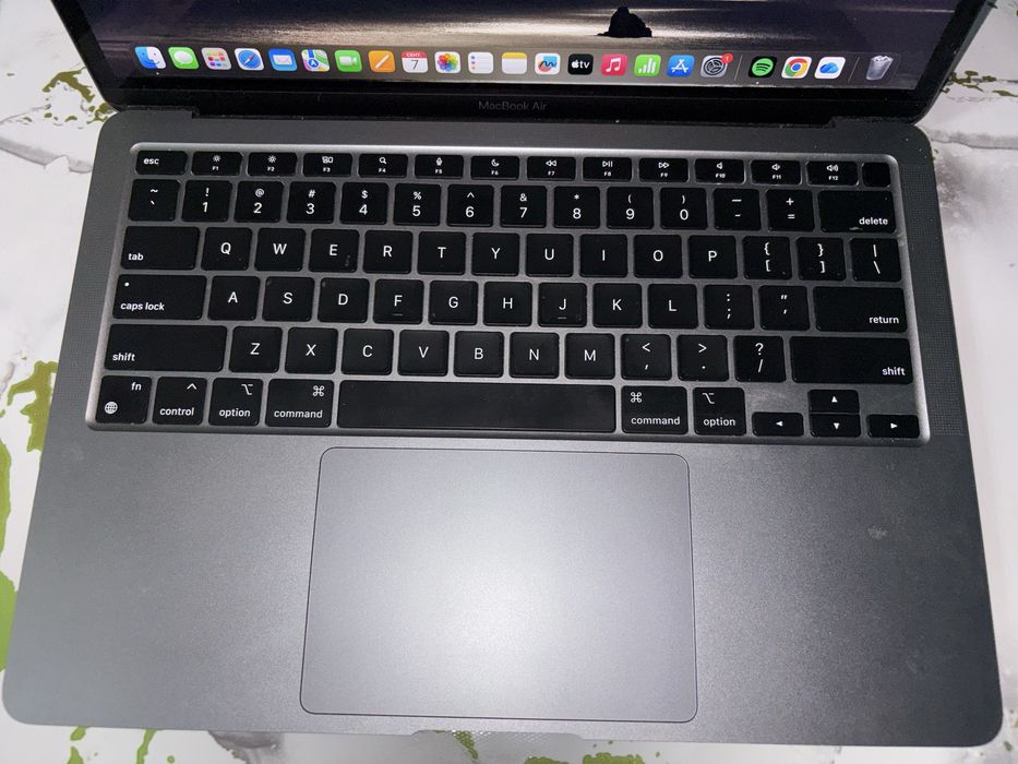 Продам  MacBook Air M1 в отличном состоянии
