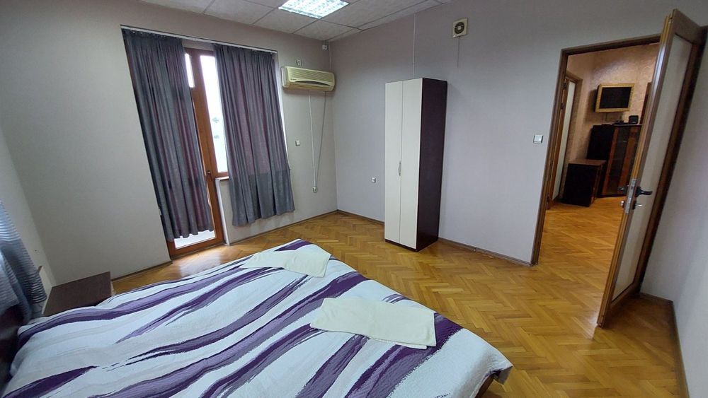 Пет стаен апартамент в центъра на града!