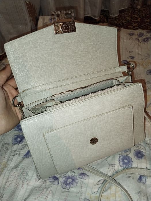 Yangi ayollar sumkasi sotiladi !