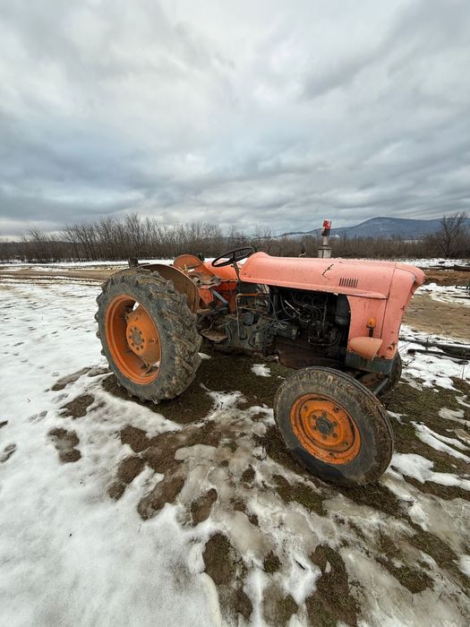 Vand sau schimb Tractor fiat 411 45 cp