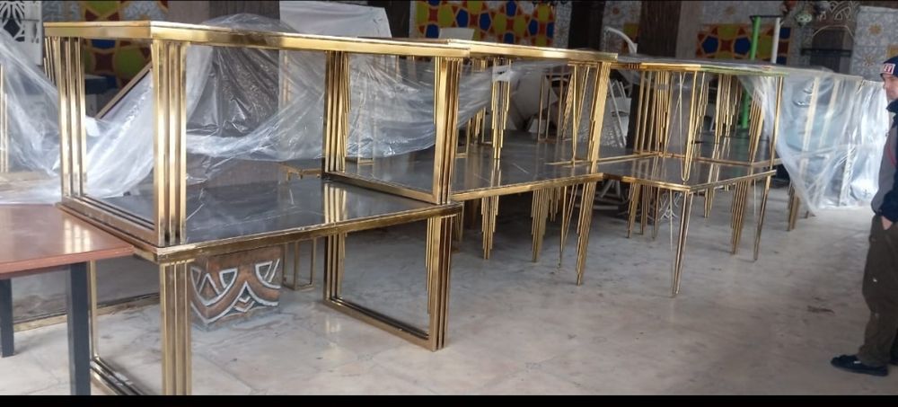 Стол новый в идеяльном состояние