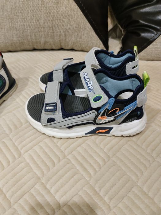 Продам детские сандалии для мальчика