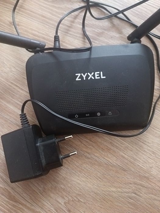 Продавам рутер за Интернет с 4 изхода  ZYXEL