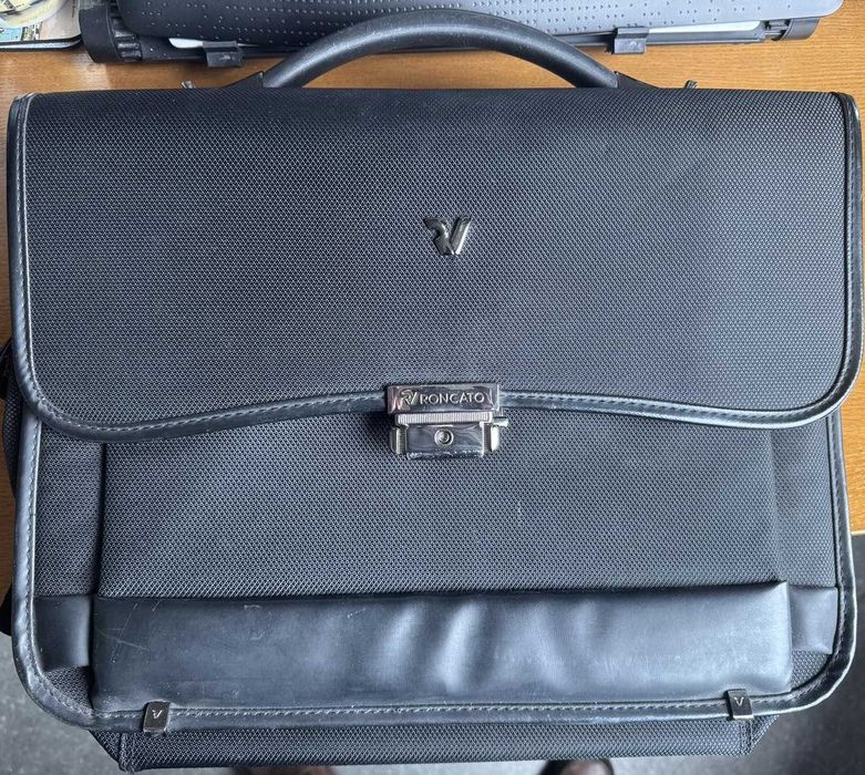 Запазена оригинална бизнес чанта Roncato