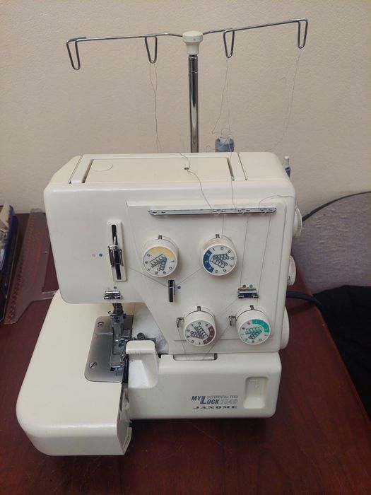 Продам оверлог JANOME 134D