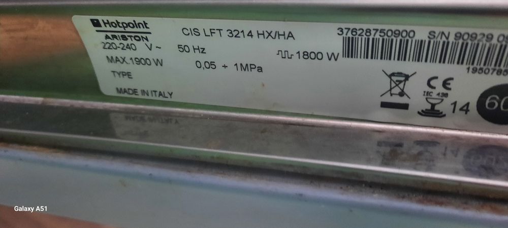 Продам посудомоечную машину
