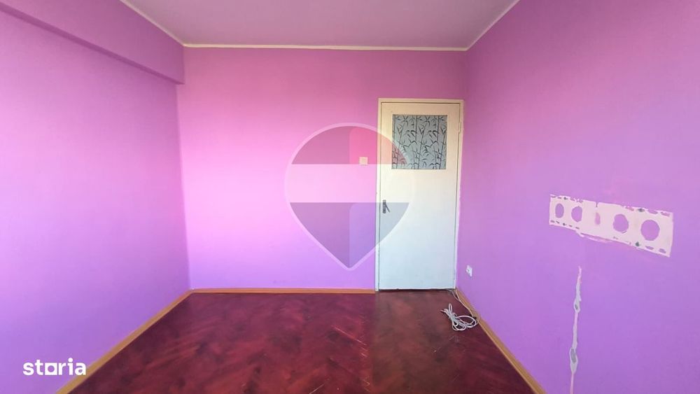 Apartament cu 3 camere de vânzare -decomandat- Micro 13, Galați