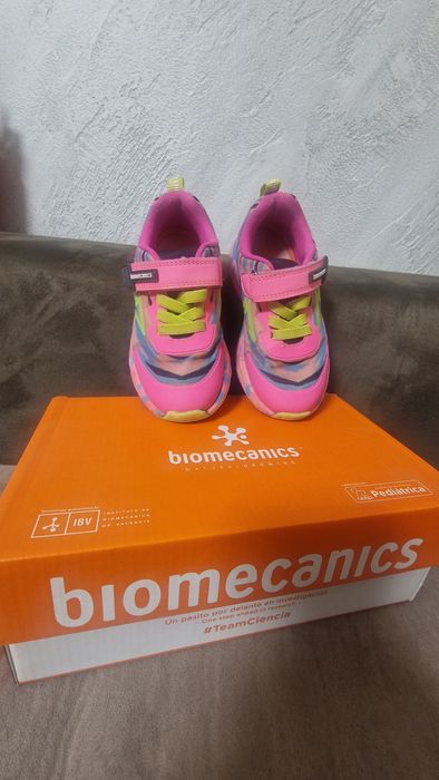 Обувки на Biomechanics