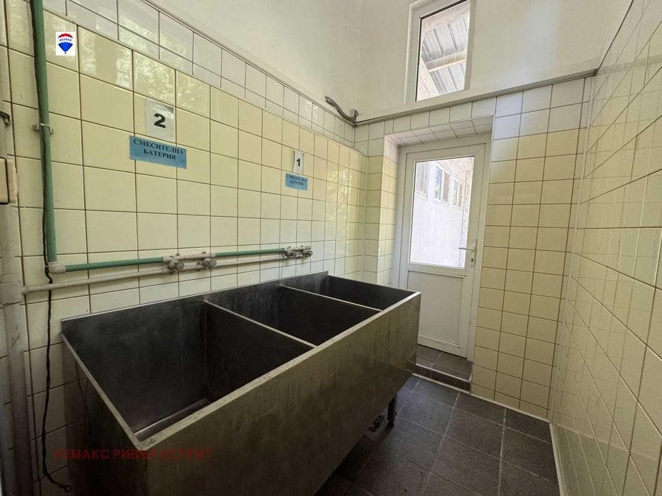 Дава се под наем Промишлена сграда в Русе, Промишлена зона - Запад - 970 кв.м за 1400 € - Снимка #12