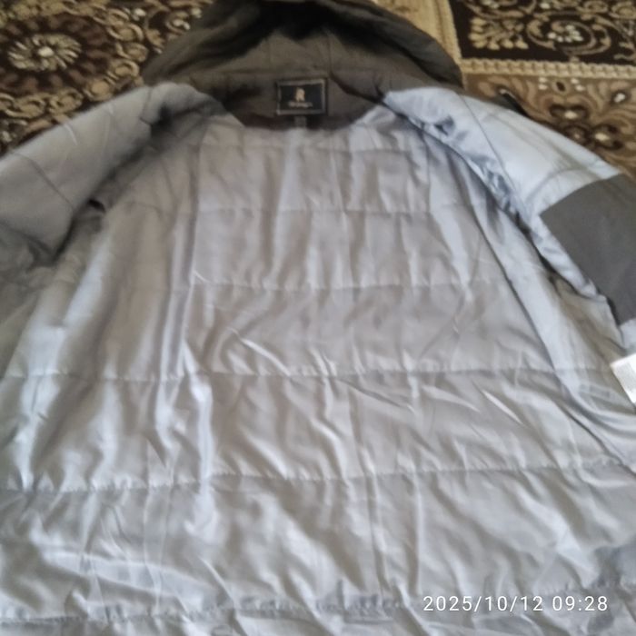 Продам куртку женскую