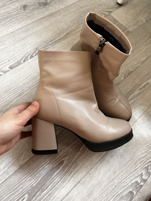 Продается туфли ботильоны новые