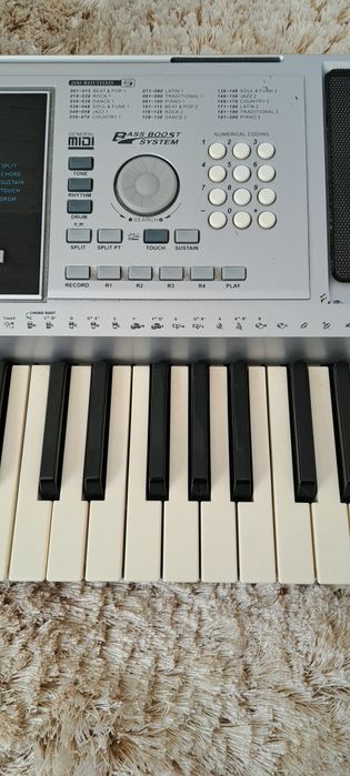 Pian electronic cu multe functii