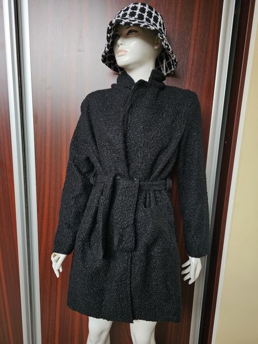 Geaca de femei cu eticheta