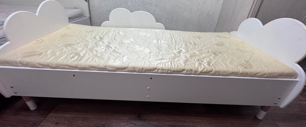 Детская кровать с матрасом