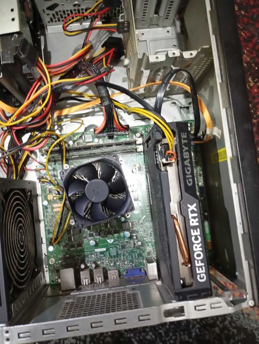 Vând placă de bază optiplex 3010 cu procesor i5-3470  3.20Ghz