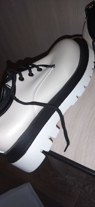 Женские новые туфли