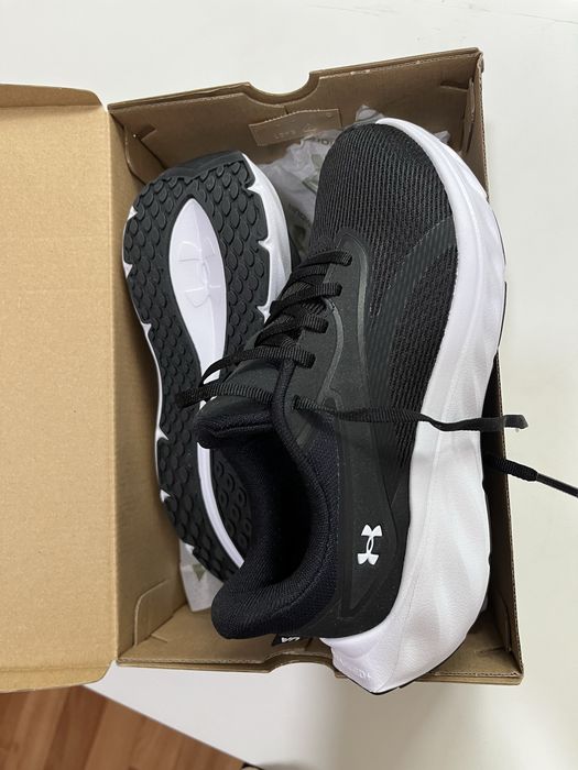 Новые кроссовки  UNDER ARMOUR  за 35 000 ₸