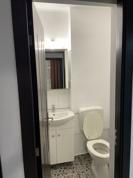Inchiriez apartament 3 camere