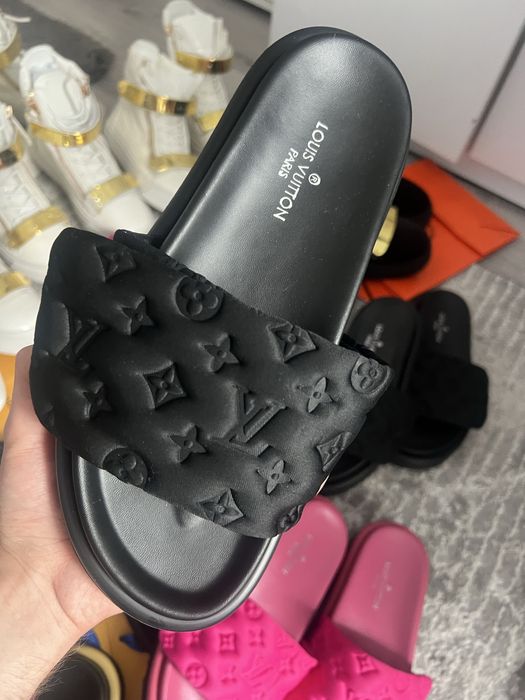 Papuci Loui Vuitton negrii