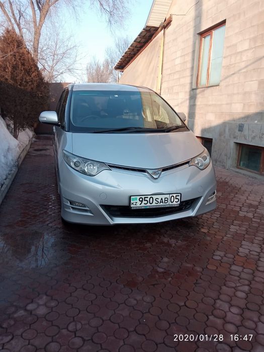 Продам Toyota Estima минивен