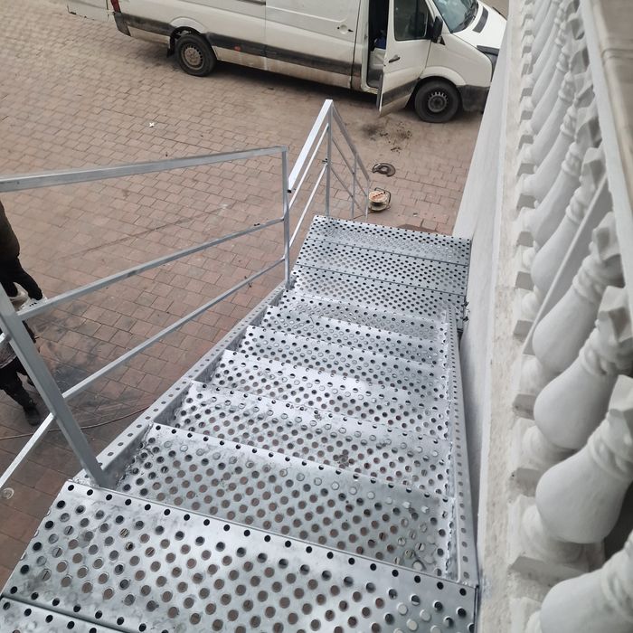 Scari metalice galvanizate