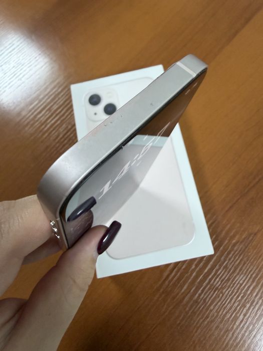 iPhone 13 в розовом цвете