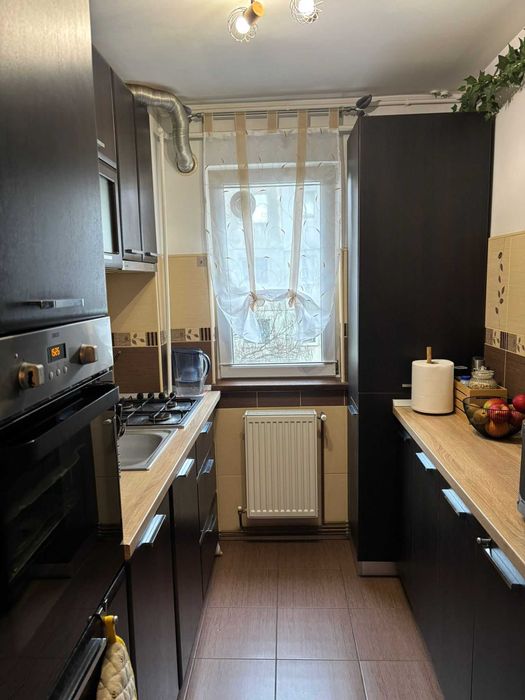 Apartament 3 camere semidecomandat