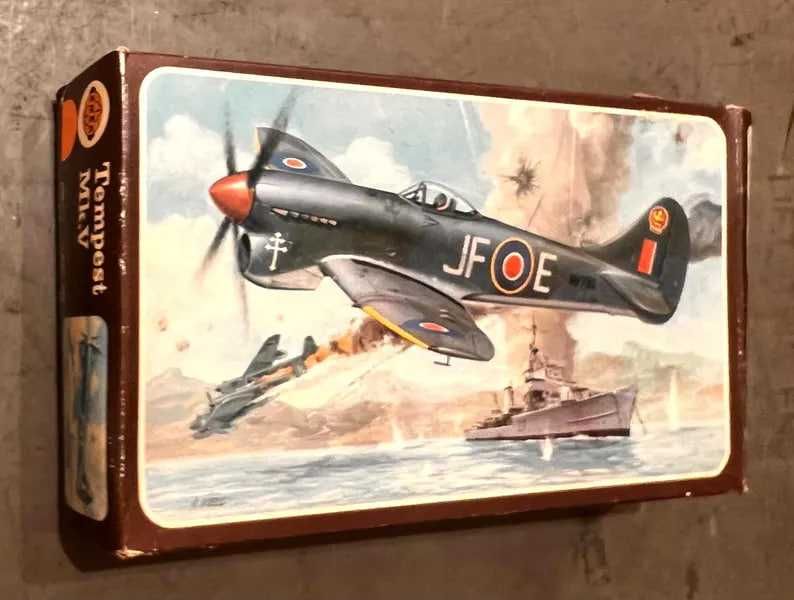 Сборная модель самолета Темпест Mk.V (Smer, 1/72)