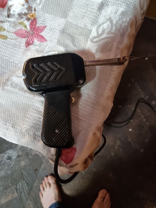 Pistol  lipit romanesc  250 lei