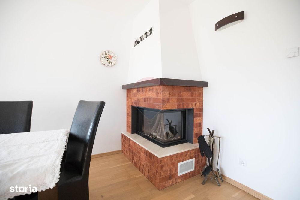 Casă / Vilă cu 8 camere de vânzare
