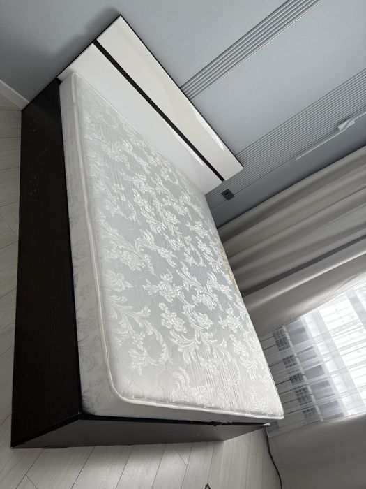 Двухспальная кровать