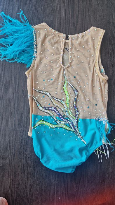 Vând costum de gimnastica ritmica