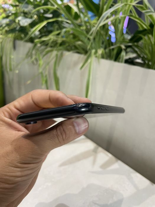 Iphone xr.             .