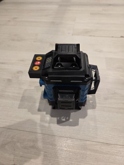 Nivela laser + accesorii + baterii