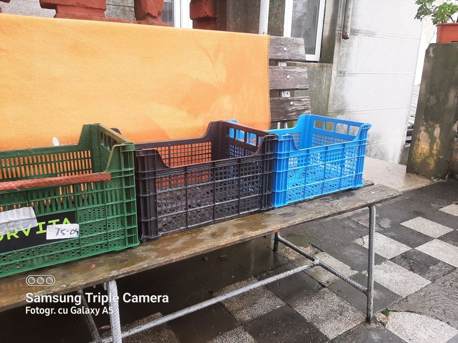 Vând lădițe de plastic