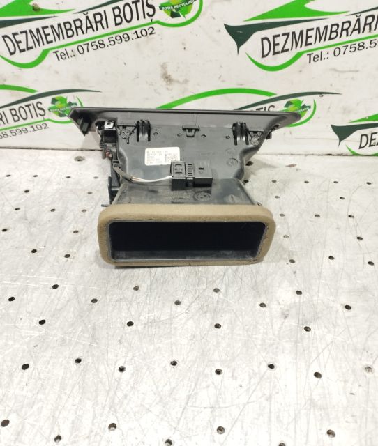 Grila ventilatie bord dreapta 07202-001 BMW Seria 7 F01/F02