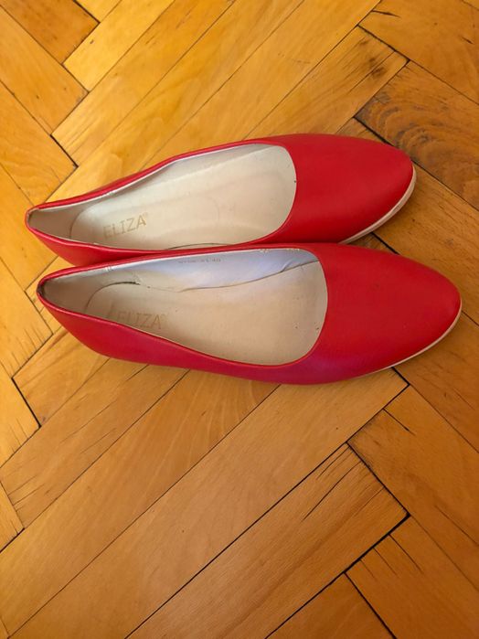 Червени  удобни обувки
