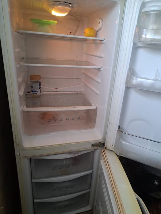 Продам холодильник