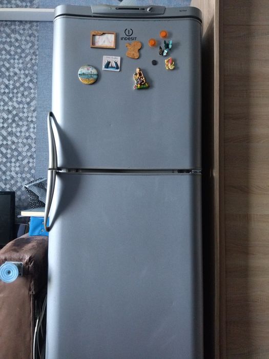 Холодильник INDESIT