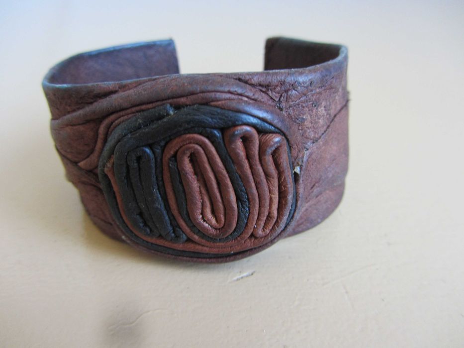 Дамска кожена гривна авторска естествена кожа