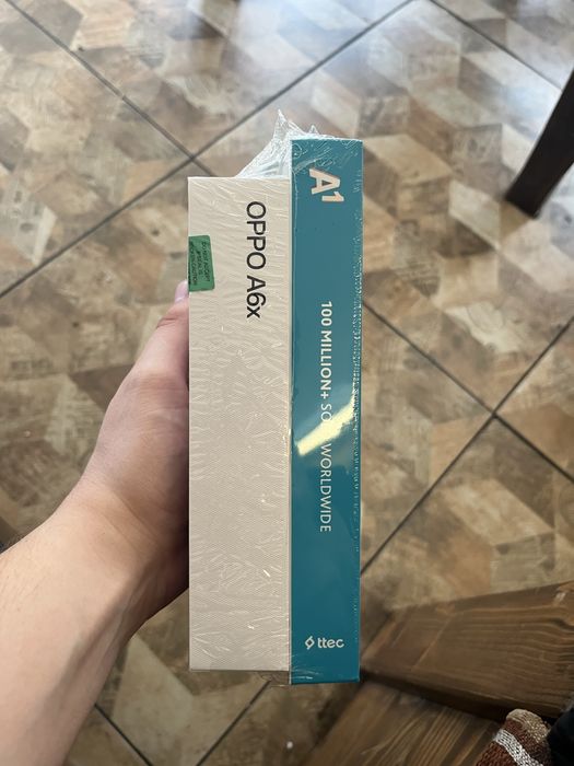 Смартфон OPPO A6X + подарък преносима батерия