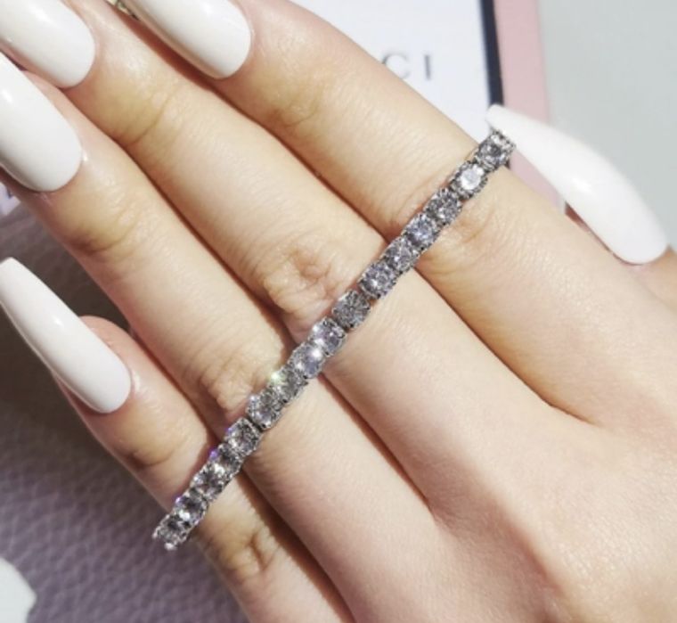 Гривна с  цирконии нова