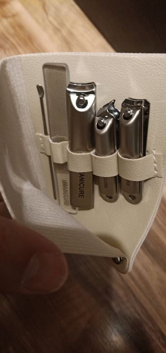 Луксозен комплект за маникюр от 5 части