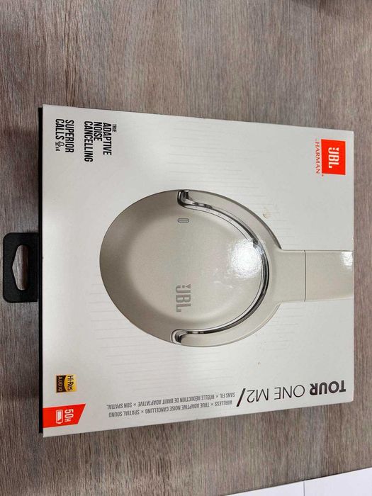 Продавам JBL Tour One M2 – Висок клас безжични слушалки