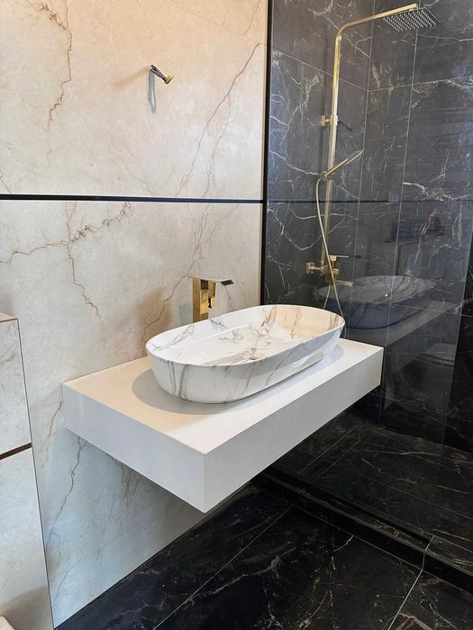 Blaturi din granit si compozit pentru o baie eleganta